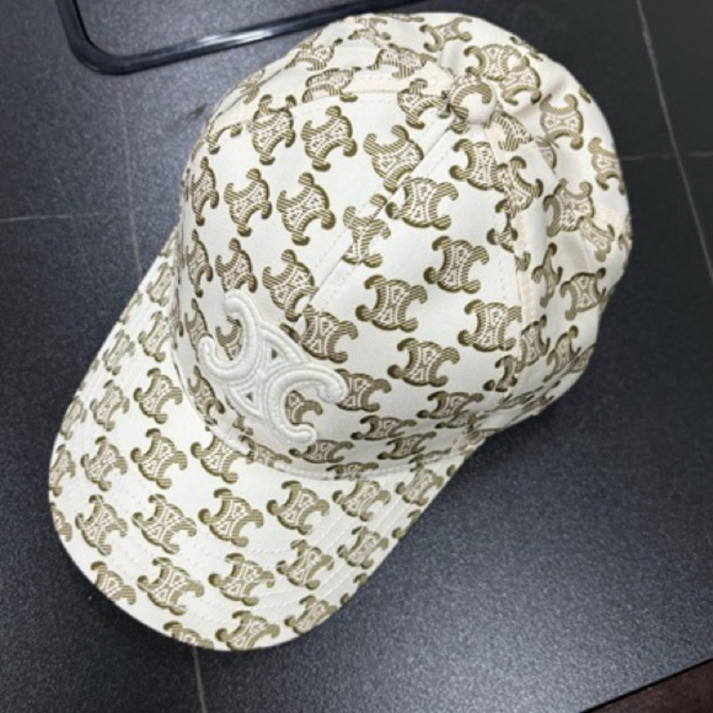 Celine fashionable baseball cap
